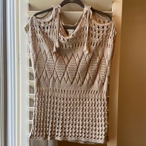 CHICO’S sleeveless sweater/tunic SIZE 2/12. Crocheted. Tan. Split hem ex cons